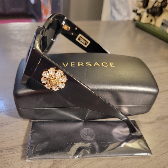 Christmas Versace Tribute Madusa 4353-B-M 5314/87  Black Women's Sunglasses Mint - Picture 3 of 8